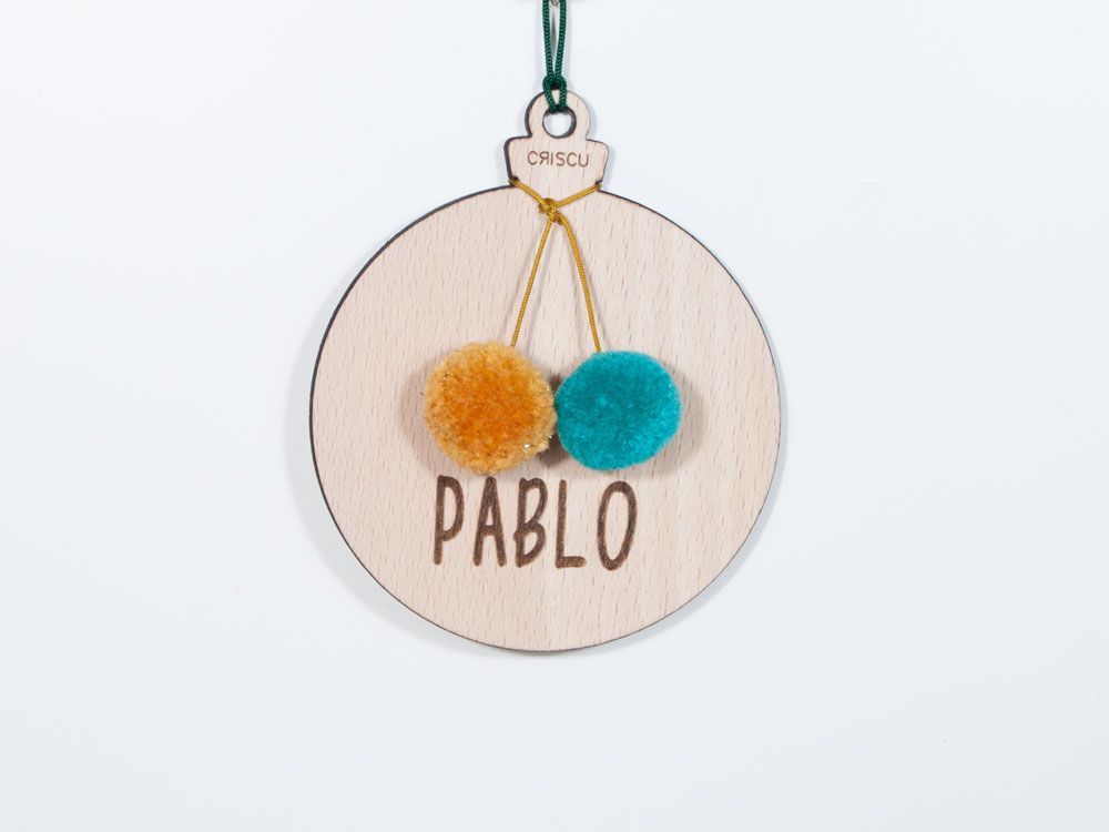 Bola de navidad con pompones - Imagen 3