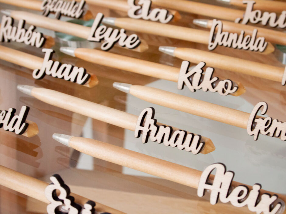 Bolígrafo de madera personalizado con nombre y texto grabado
