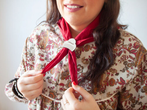 broche-para-sujetar-pañuelo-blusón-forma-peineta